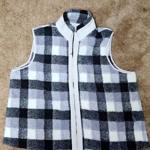Brand New 2x Serengeti black & white plaid vest